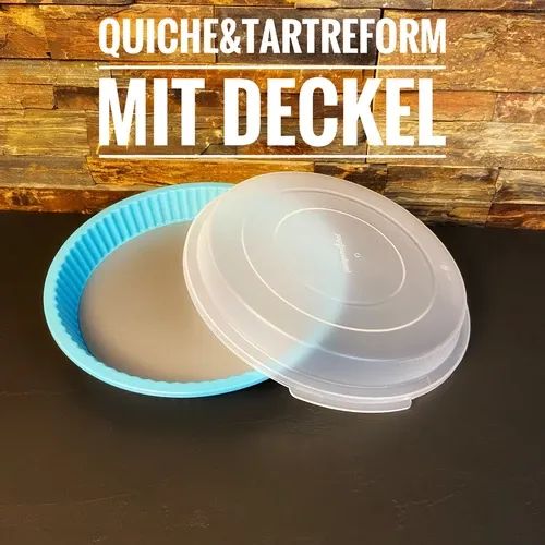 Emaillierte Tarteform mit herausnehmbarem Boden dazu ein Kunststoffdeckel.